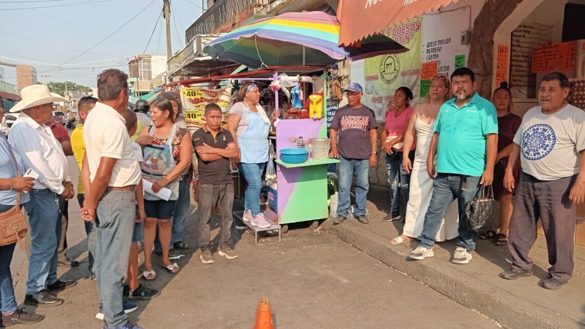 PROTESTAN AMBULANTES DE MADERO POR AMENAZAS DE DESALOJO.