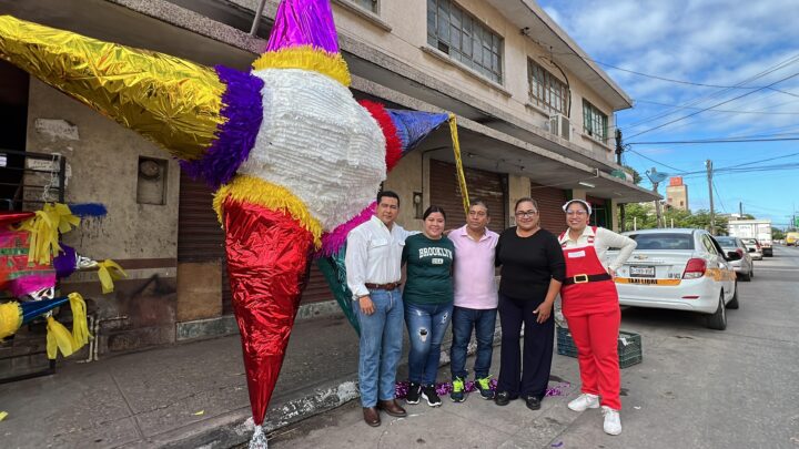 ELABORAN EN TAMPICO LA PIÑATA “GIGANTE”, SU CREADOR LA PONE EN EXHIBICIÓN