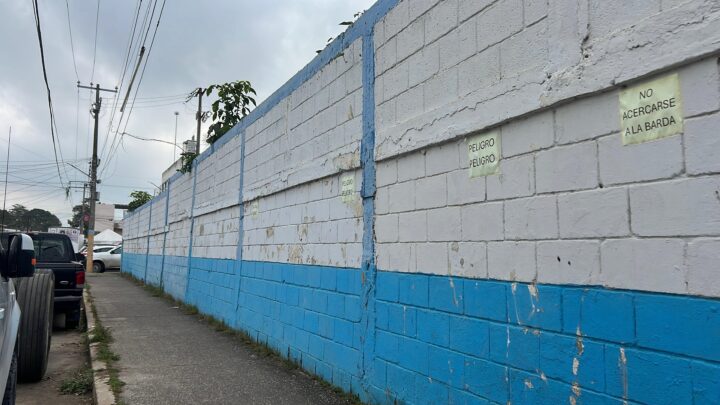 BARDA PERIMETRAL DE ESCUELA PRIMARIA, ES UN RIESGO PARA LOS ALUMNOS