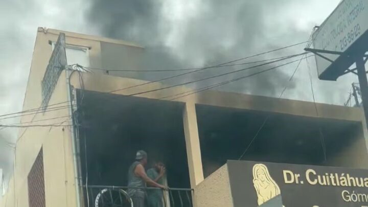 VORAZ INCENDIO AFECTA A CLÍNICA DE CIRUGÍA PLÁSTICA Y DOMICILIO PARTICULAR