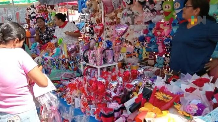 COMERCIANTES DE CIUDAD MADERO ESPERAN REPUNTE DEL 60% EN VENTAS POR SAN VALENTÍN.