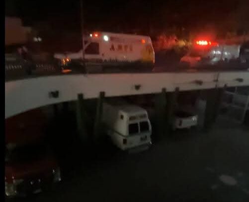 LARGAS ESPERAS DE SOCORRISTAS EN EL IMSS POR FALTA DE CAMILLAS.