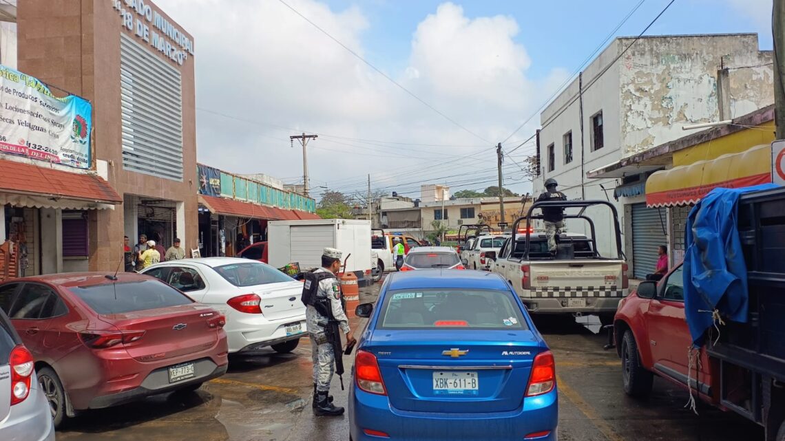 LIBERAN BANQUETAS EN OPERATIVO EN LA CALLE 13 DE ENERO DE CIUDAD MADERO.