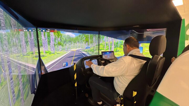 ENTREGAN EL PRIMER SIMULADOR DE CONDUCCIÓN DE VEHÍCULOS DE CARGA PESADA EN MÉXICO