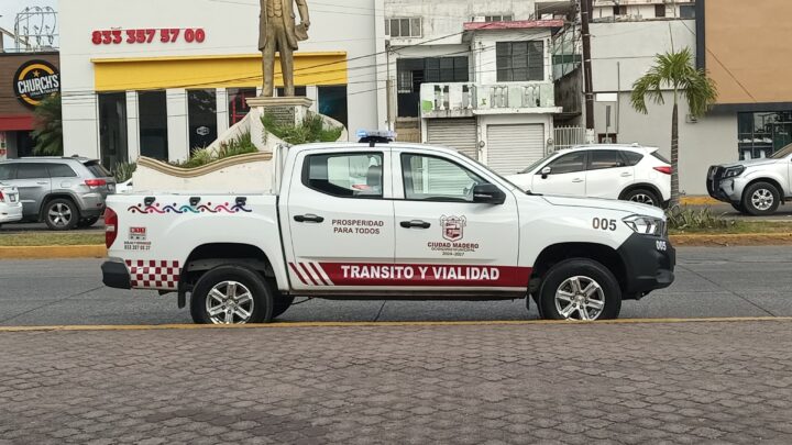 Refuerzan vigilancia para evitar arrancones de motos en Playa Miramar.