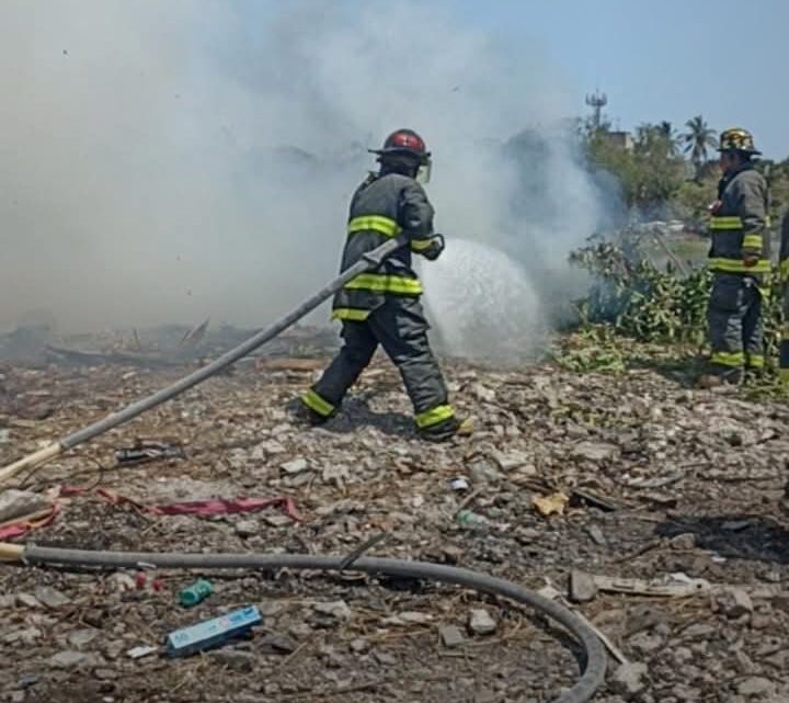 SE REGISTRA INCENDIO EN ALREDEDORES DE LA LAGUNA NUEVO AMANECER EN MADERO. SE REGISTRA INCENDIO EN ALREDEDORES DE LA LAGUNA NUEVO AMANECER EN MADERO.