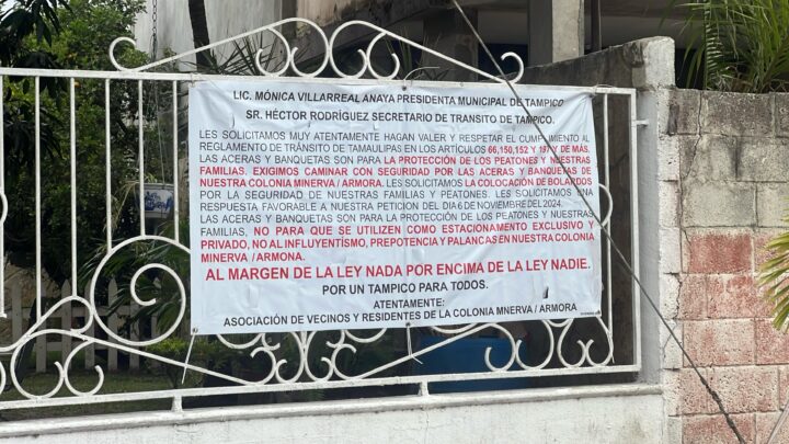 CLIENTES DE RESTAURANTE, BLOQUEAN BANQUETAS Y ACCESOS A ESTACIONAMIENTOS