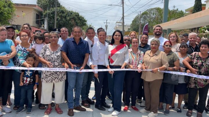 INAUGURAN OBRA DE PAVIMENTACIÓN EN LA COL. LAS AMÉRICAS