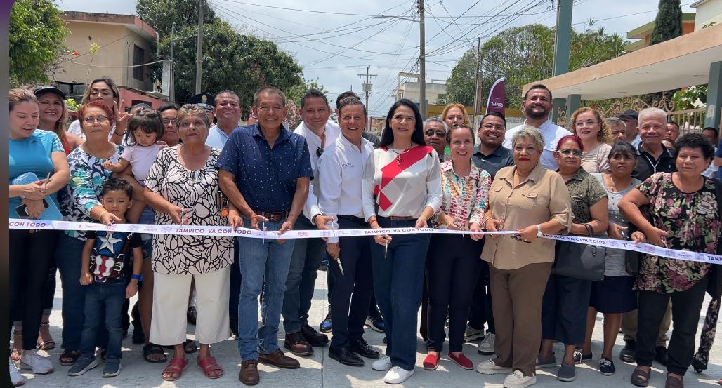 INAUGURAN OBRA DE PAVIMENTACIÓN EN LA COL. LAS AMÉRICAS INAUGURAN OBRA DE PAVIMENTACIÓN EN LA COL. LAS AMÉRICAS