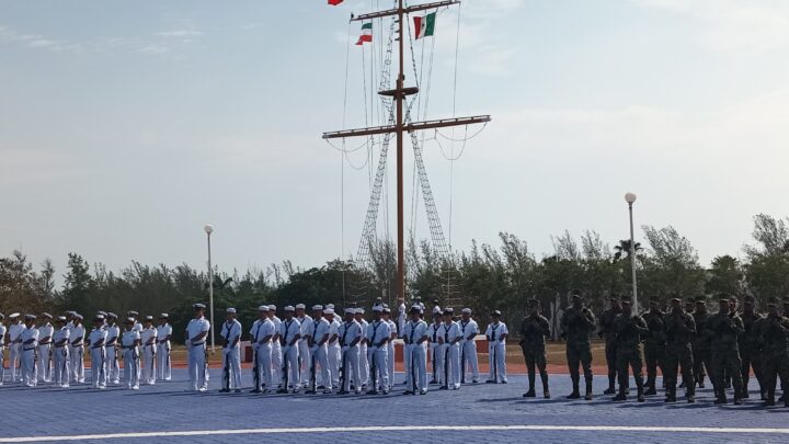 ENCABEZA GOBERNADOR AMÉRICO VILLARREAL CEREMONIA DE HONORES A LA BANDERA EN LA PRIMERA ZONA NAVAL