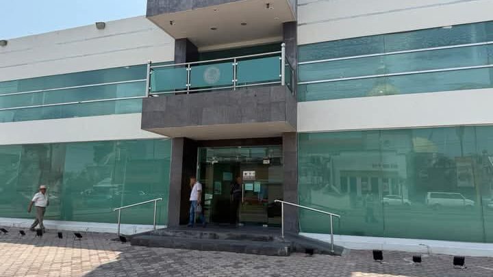 CFE REALIZA TRABAJOS DE MANTENIMIENTO EN MADERO; 300 COMERCIOS RESULTAN AFECTADOS.