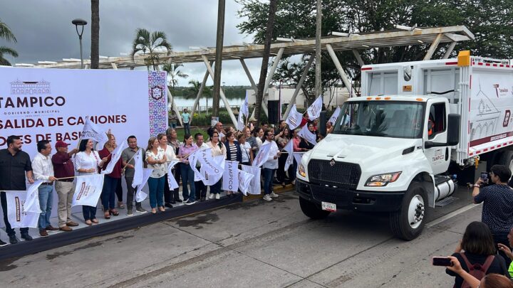 AUTORIDADES MUNICIPALES DAN BANDERAZO DE SALIDA DE 10 CAMIONES DE BASURA