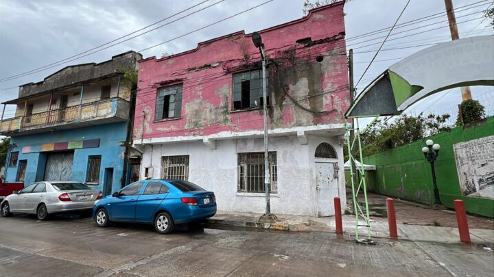 INMUEBLE PARTICULAR REPRESENTA UN RIESGO A PEATONES