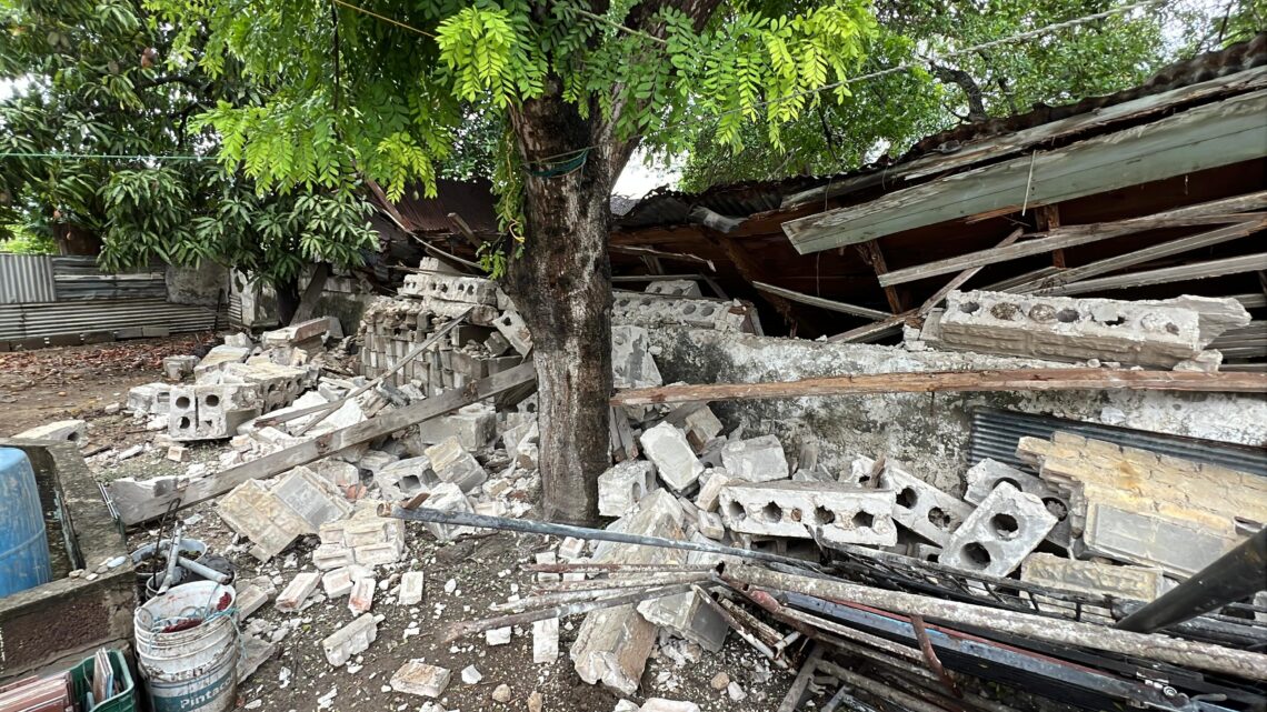SE DESPLOMA TECHUMBRE DE RECINTO ABANDONADO EN LA COL. DEL PUEBLO SE DESPLOMA TECHUMBRE DE RECINTO ABANDONADO EN LA COL. DEL PUEBLO
