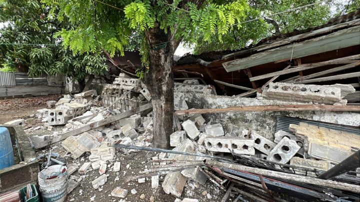 SE DESPLOMA TECHUMBRE DE RECINTO ABANDONADO EN LA COL. DEL PUEBLO