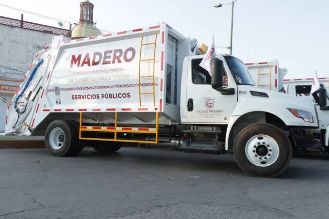 PÉSIMAS CONDICIONES DE LA BRECHA DE ACCESO A MEDRANO, PROVOCA QUE LLANTAS DE CAMIONES DE BASURA SE DAÑEN.