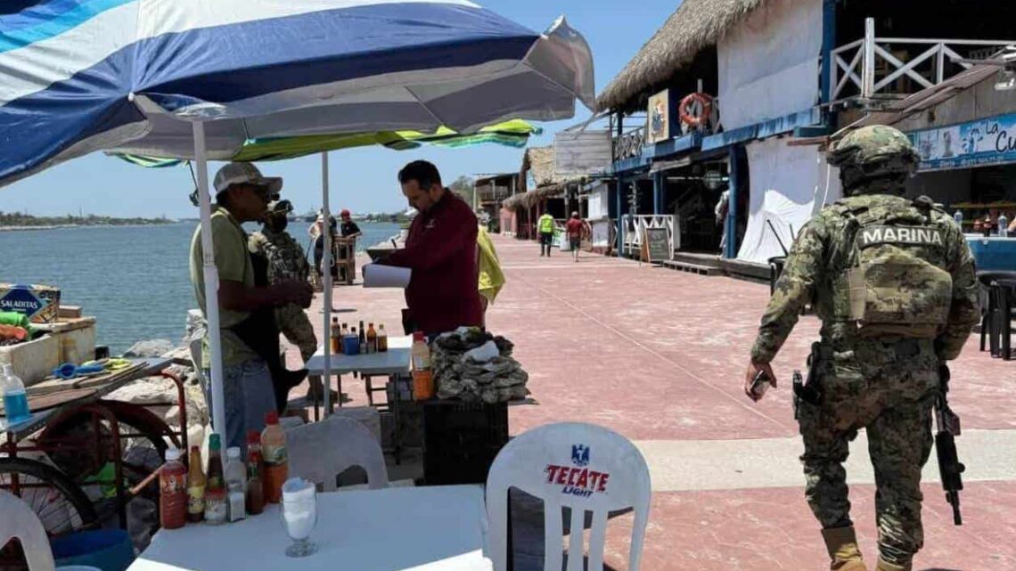 VENDEDORES INFORMALES DE OSTIONES EN ESCOLLERAS DE MIRAMAR REPRESENTAN RIESGO SANITARIO. VENDEDORES INFORMALES DE OSTIONES EN ESCOLLERAS DE MIRAMAR REPRESENTAN RIESGO SANITARIO.