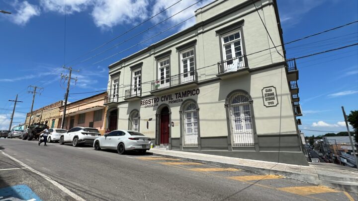 ADULTOS MAYORES ACUDEN AL REGISTRO CIVIL PARA OBTENER ACTA DE NACIMIENTO