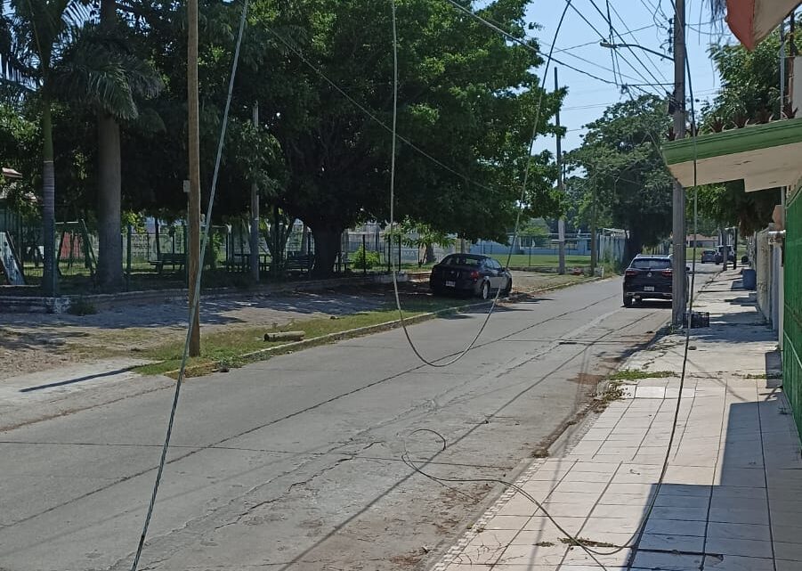 CAÍDA DE LÍNEA DE ALTA TENSIÓN PROVOCA ALARMA EN COLONIA DE CIUDAD MADERO