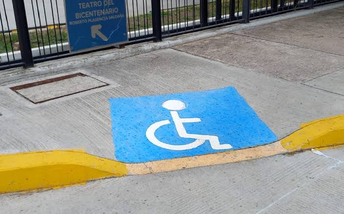 LLAMAN A RESPETAR CAJONES EXCLUSIVOS PARA PERSONAS CON DISCAPACIDAD EN CIUDAD MADERO.