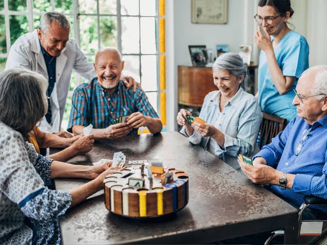 INVITAN A FESTEJO DEL DÍA DEL ABUELO EN CIUDAD MADERO CON LA ORQUESTA DE CLAUDIO ROSAS.