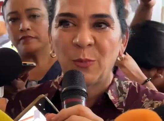 ENTREGA MÓNICA VILLARREAL APOYO DE EQUIPOS Y MATERIAL A ESCUELAS