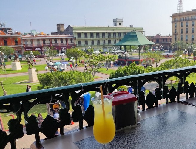 CAEN VENTAS EN RESTAURANTES, ANTE COMPRAS DE REGRESO A CLASES