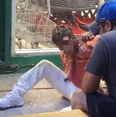 CLIENTES DE SUPERMERCADO RETIENEN A ASALTANTE EN FLAGRANCIA