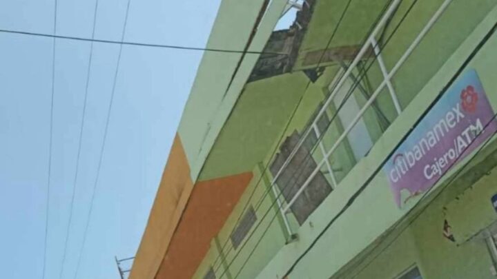 MARQUESINA A PUNTO DE COLAPSO GENERA ALARMA EN CIUDAD MADERO