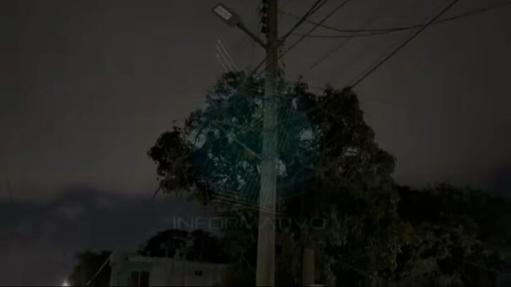 Inoperante El Servicio De Atención Por Parte De CFE: Vecinos Sin Luz Y Sin Respuestas