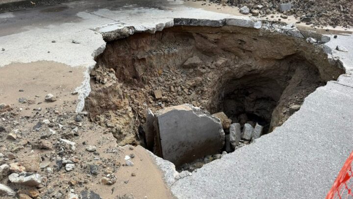 SE ABRE LA TIERRA  EN LA COLONIA NIÑOS HÉROES DE MADERO