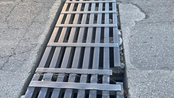 Alcantarilla Fracturada Causa Múltiples Daños A Vehículos En Transitada Avenida De Ciudad Madero.