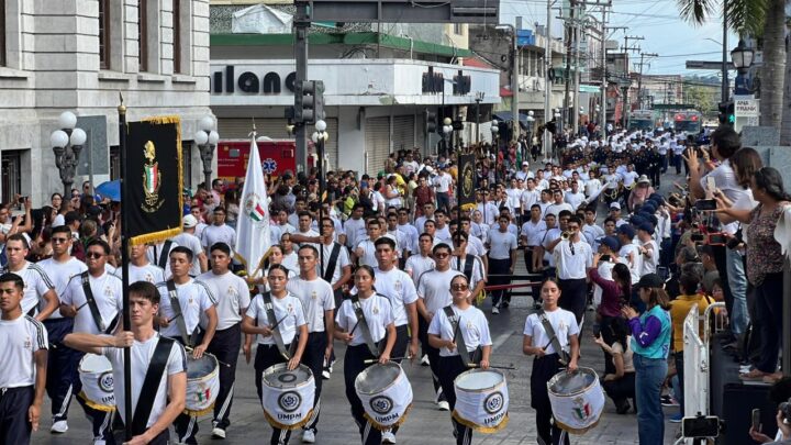 Más De Seis Mil Participantes En Diversos Contingentes, Desfilaron Este 20 De Noviembre