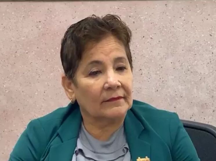 Fábrica De Lácteos Tira Desechos En La Vía Pública.