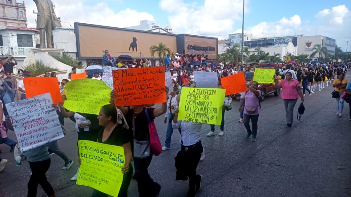 Madres Denuncian Falta de Energía Eléctrica en la Secundaria Federal Isaac Newton del Polvorín; Piden Gestión del Alcalde para su Electrificación.