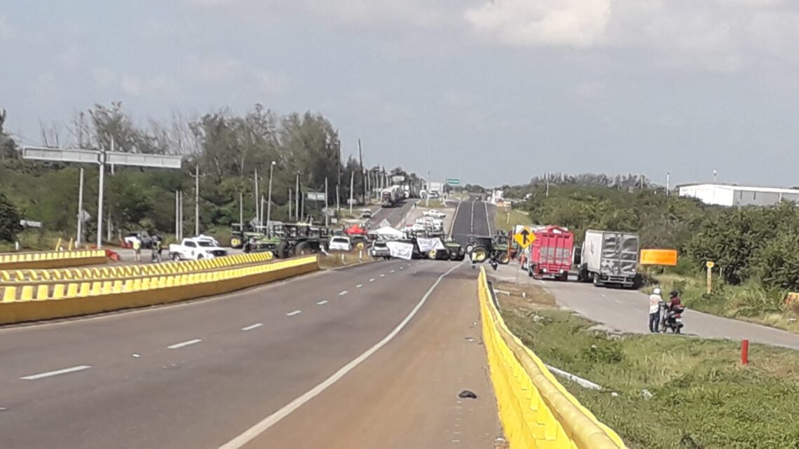 Bloqueos En El País Generan Riesgo De Desabasto Y Alza De Precios, Advierte CECOTUR