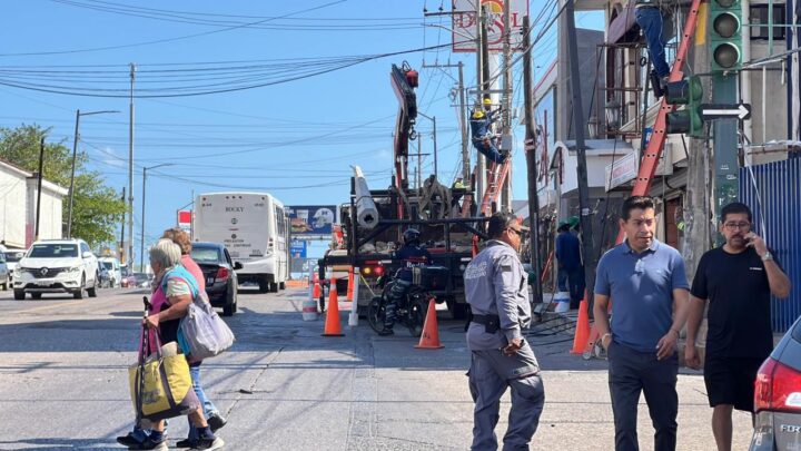 Negocios Y Dependencias, Se Quedan Sin Luz Eléctrica Por Mantenimiento De CFE