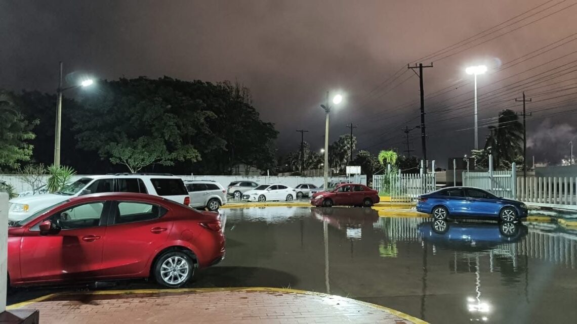 Clínica Madero De Pemex Prácticamente Bajo El Agua