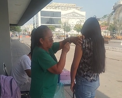 Aplican Vacunas En La Zona Centro De Madero.
