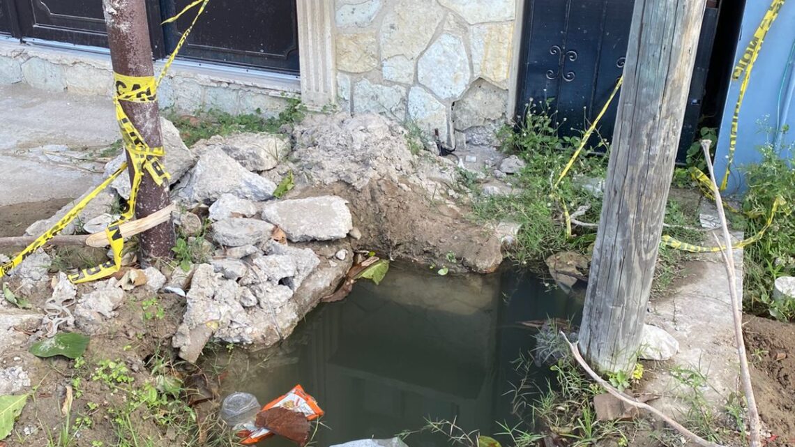 Mega fuga de aguas negras pone en riesgo a vecinos en Ciudad Madero.