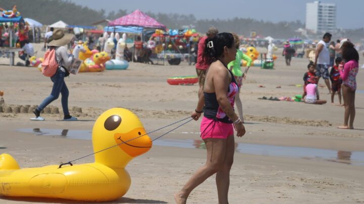 Playa Miramar Luce Abarrotada En Martes Santo; Prevén Ocupación Hotelera Superior Al 90% En 2026