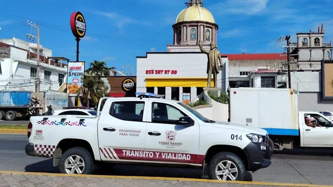 Tránsito De Madero Detiene A Automovilista Infractor En Altamira.