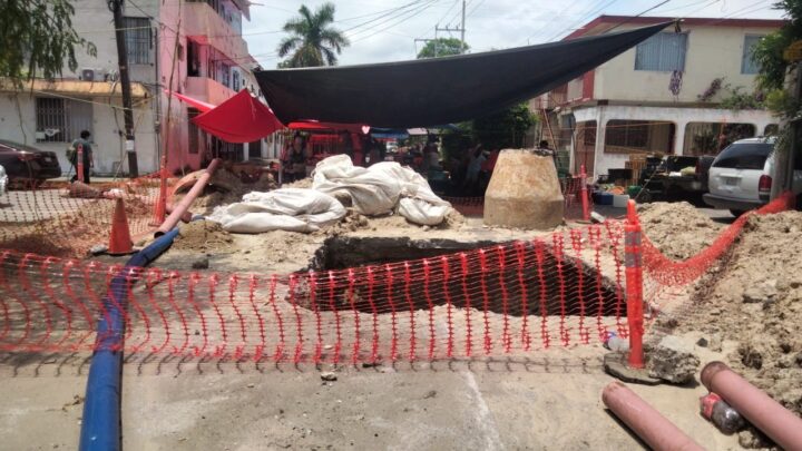 Comerciantes Denuncian Desorden Por Trabajos De COMAPA En Mercado Rodante.