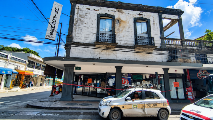 Mantienen Cerrado Edificio Con Daños Estructurales En El Centro De Tampico; Esperan Dictamen Especializado.